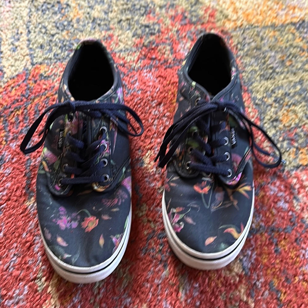 Vans. Off the Wall. Sneakers. Women’s 7